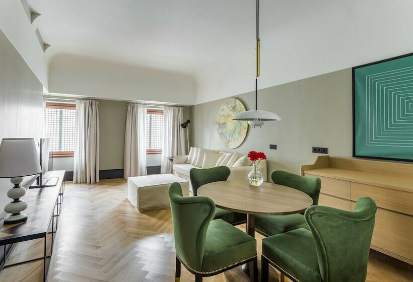 スイート, Room Mate Emir