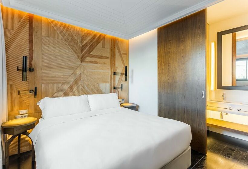 スイート, Room Mate Emir