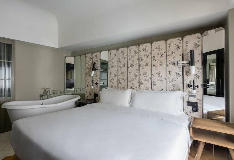 スイート, Room Mate Emir