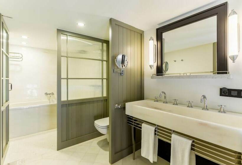 スイート, Room Mate Emir