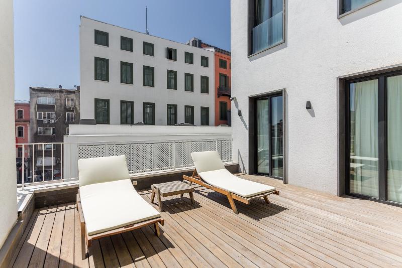 テラス付スイート, Room Mate Emir