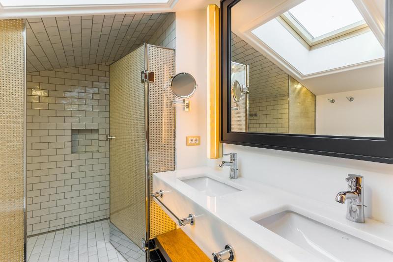 テラス付スイート, Room Mate Emir