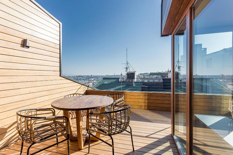 テラス付スイート, Room Mate Emir