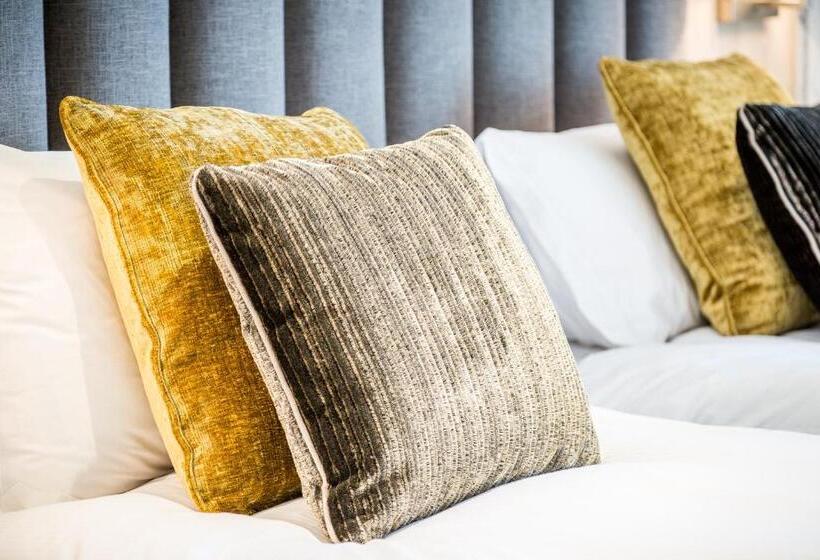 غرفة قياسية ثلاثية, The Residence Hotel At The Nottinghamshire Golf & Country Club