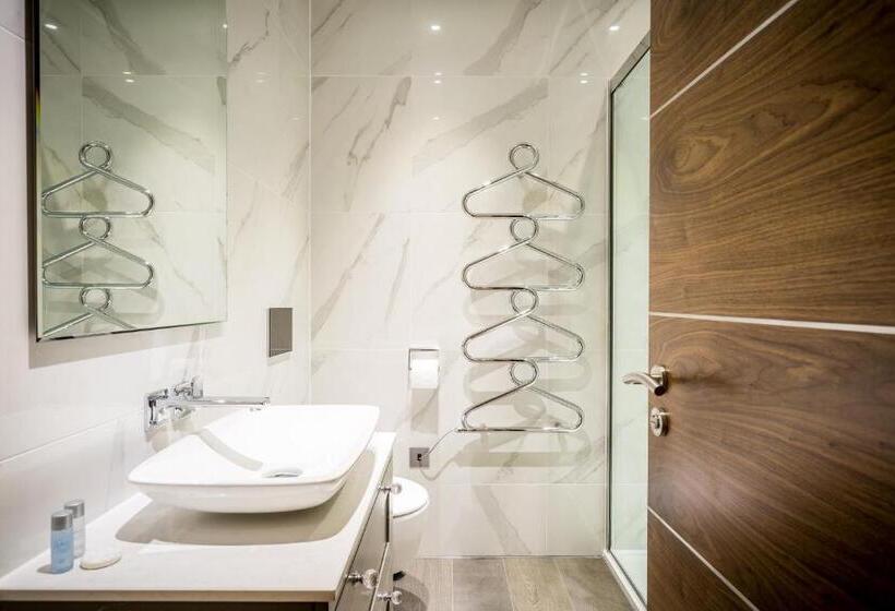 غرفة قياسية ثلاثية, The Residence Hotel At The Nottinghamshire Golf & Country Club