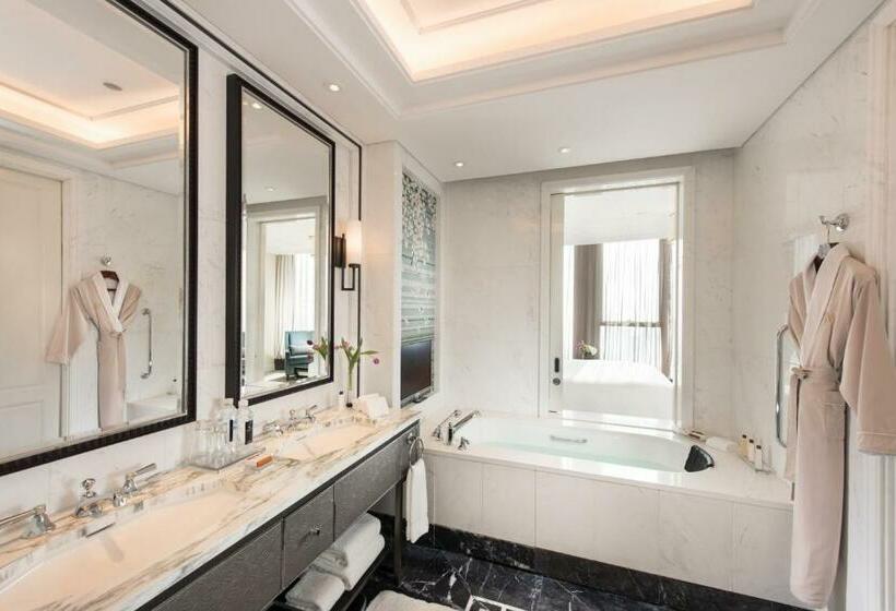 اتاق لوکس با تخت بزرگ, Waldorf Astoria Chengdu