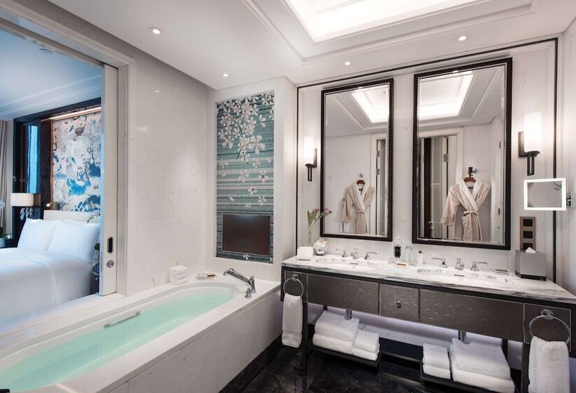 اتاق لوکس با تخت بزرگ, Waldorf Astoria Chengdu