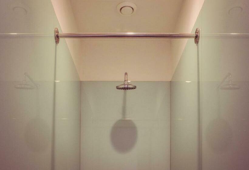 Четырехместный Номер Стандарт, Murray Library Hostel