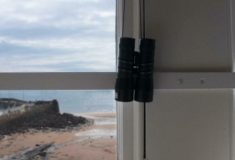 Четырехместный Номер Стандарт, Murray Library Hostel