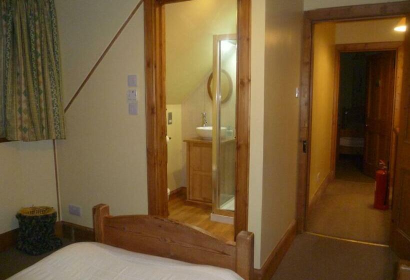 Номер Стандарт, Fraoch Lodge