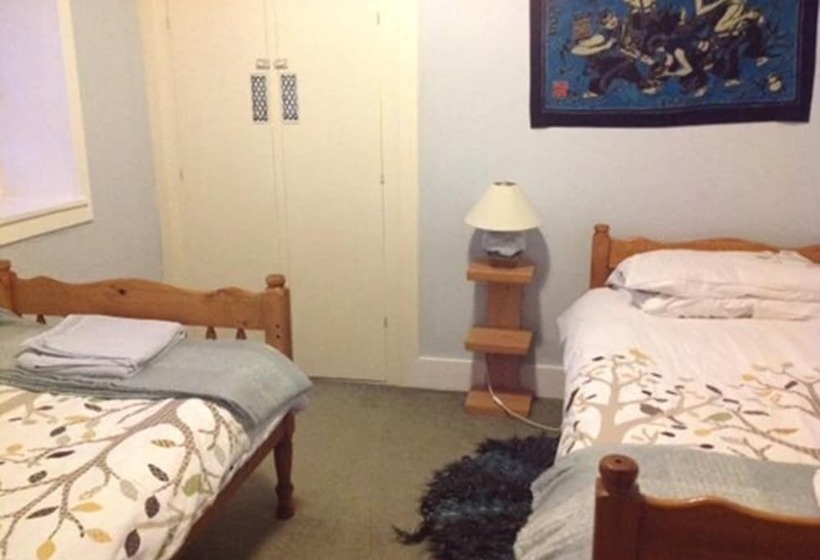 Номер Стандарт, Fraoch Lodge