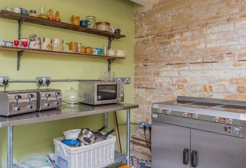 공동 객실, Mrs Potts Backpackers