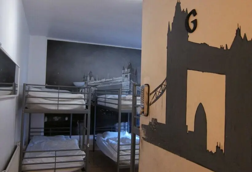 تختخواب در اتاق مشترک, The Horse & Stables   Hostel