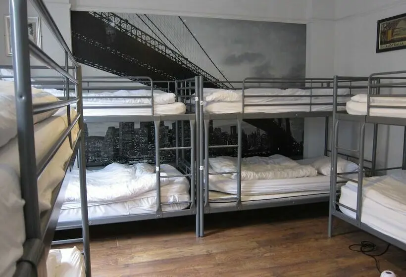 تختخواب در اتاق مشترک, The Horse & Stables   Hostel