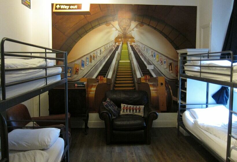 ルームシェアのワンベッド, The Horse & Stables   Hostel