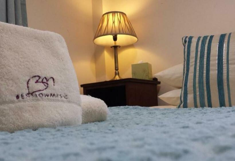 标准单人间, Benslow Music