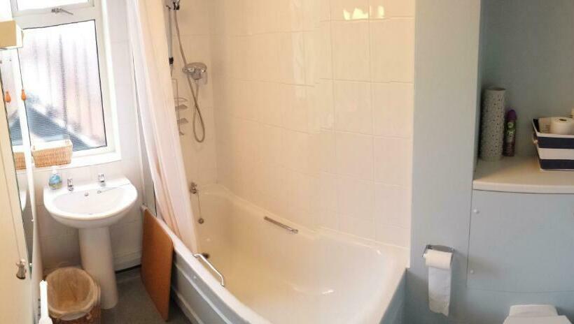 Номер Стандарт Совместная Ванная, Benslow Music