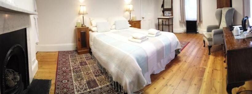 带共用浴室的标准房间, Benslow Music