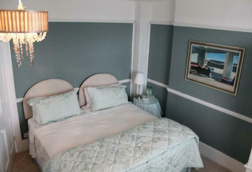 Deluxe room with river view, Botleigh Villa