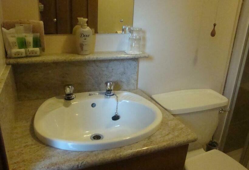 标准间, Corrigans Shore House