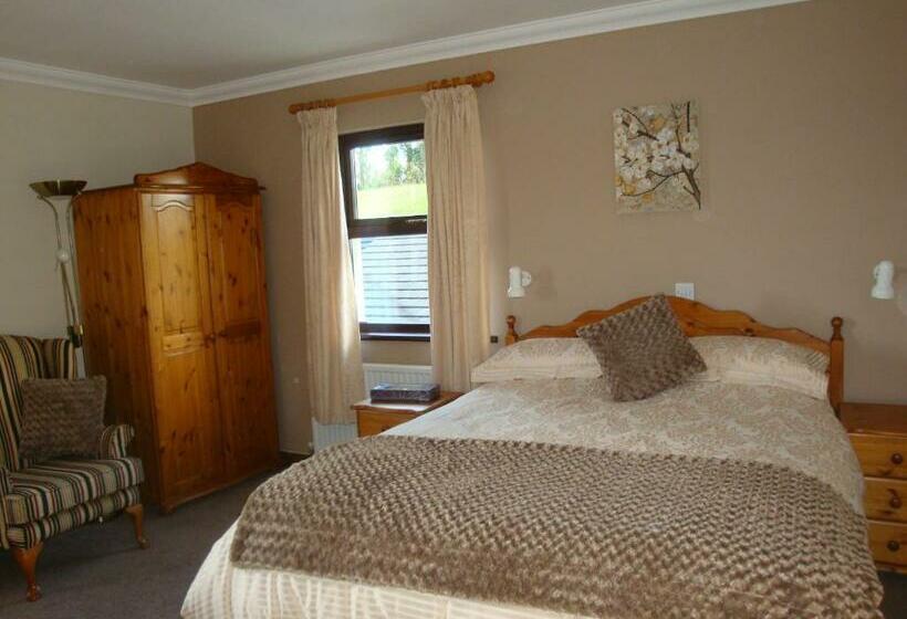 标准三人间, Corrigans Shore House