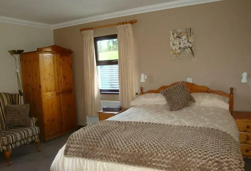 Standard Kolmen Hengen Huone, Corrigans Shore House