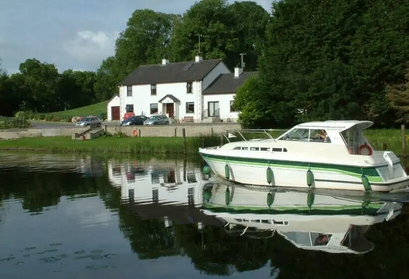 Standard Kolmen Hengen Huone, Corrigans Shore House