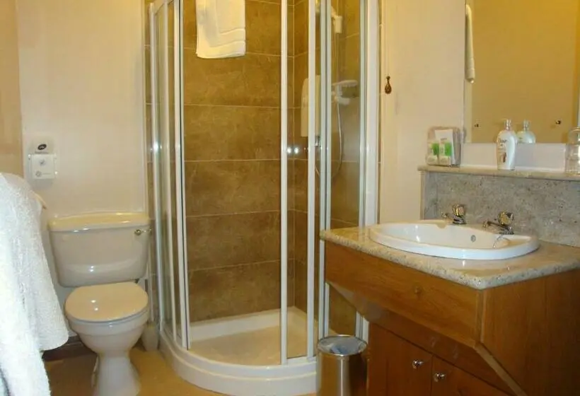 Standard Kolmen Hengen Huone, Corrigans Shore House