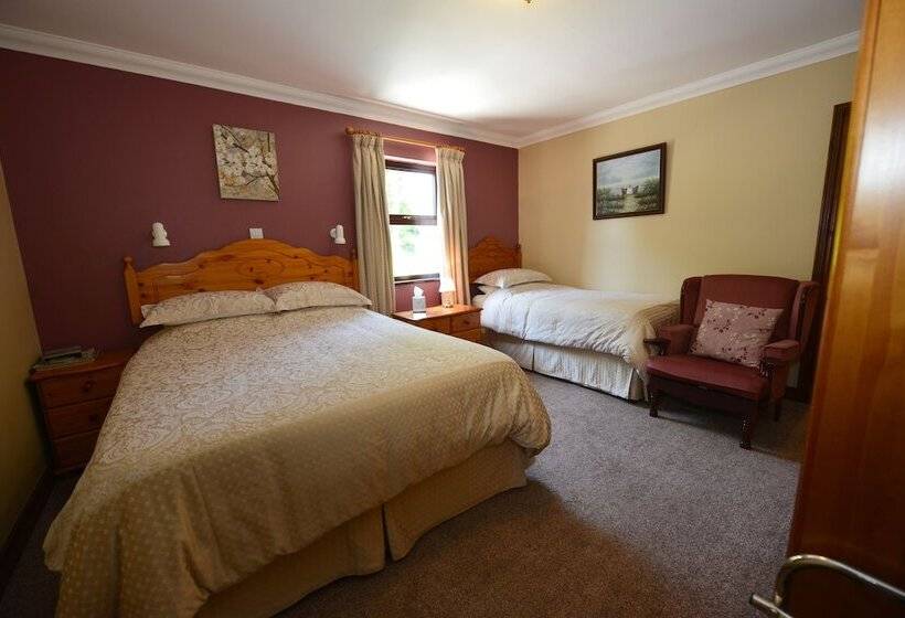 标准三人间, Corrigans Shore House