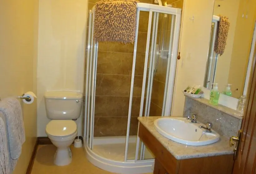 Standard Kolmen Hengen Huone, Corrigans Shore House