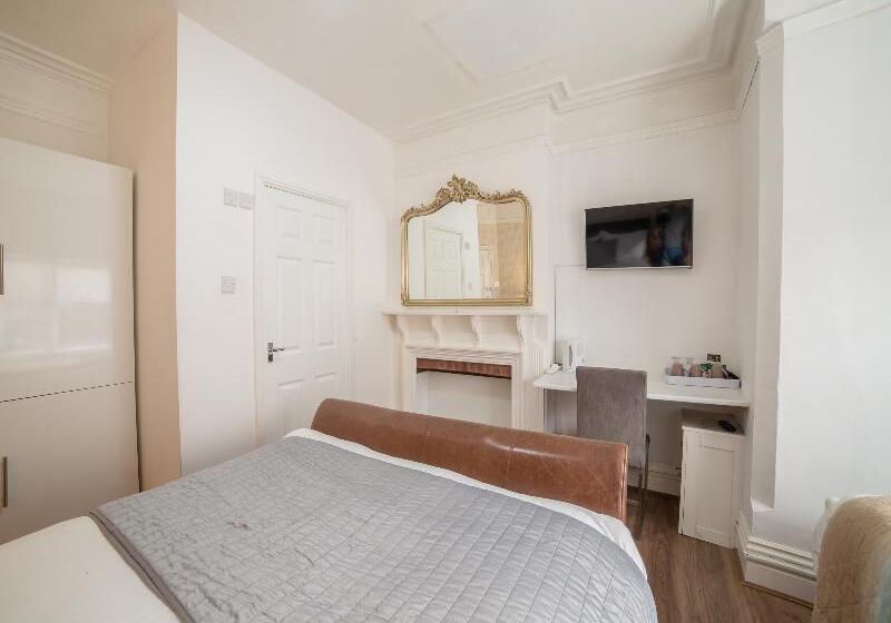 标准三人间, Lonsdale Guest House