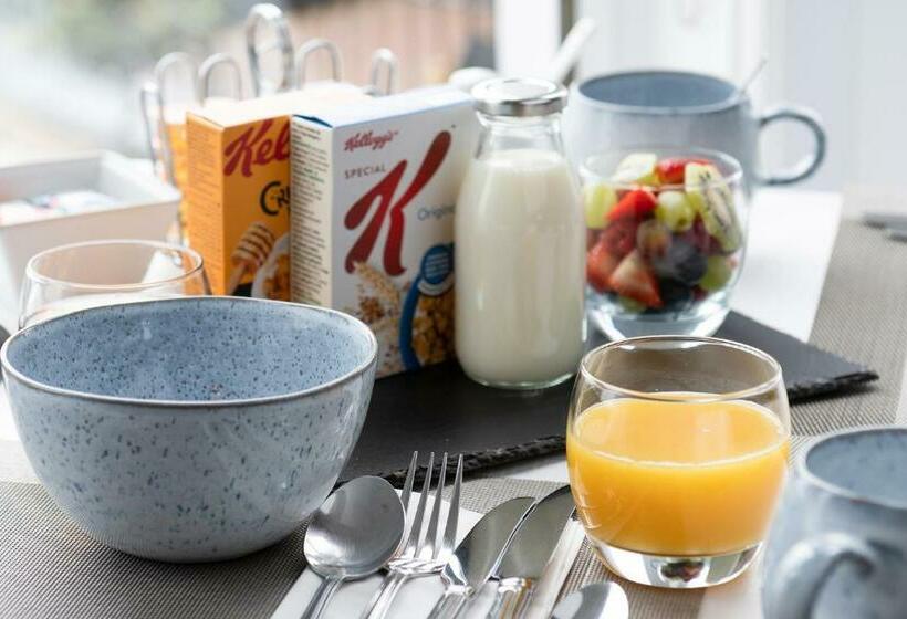 标准间, Pebble House