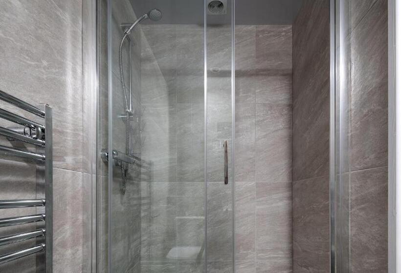 带大床的标准间, Pebble House