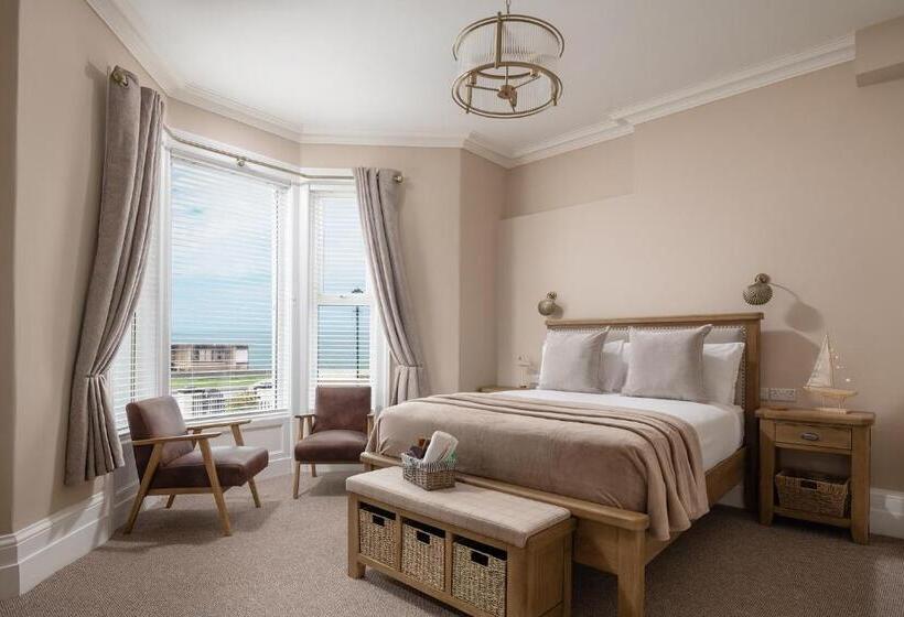 带大床的标准间, Pebble House