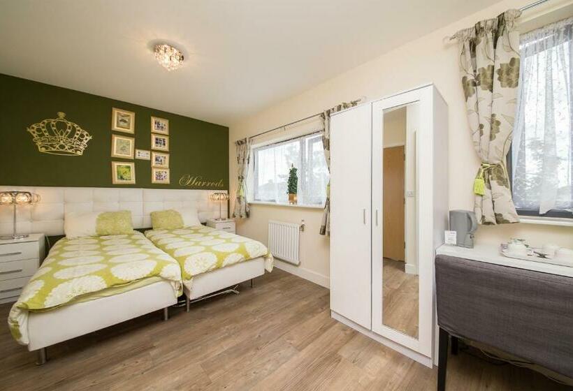 اتاق استاندارد سه نفره, Rowan Park Lodge