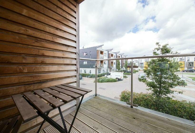 اتاق لوکس با بالکن, Rowan Park Lodge