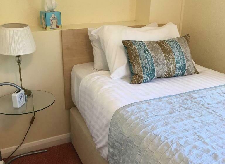 Номер Стандарт Индивидуальный, The Queen