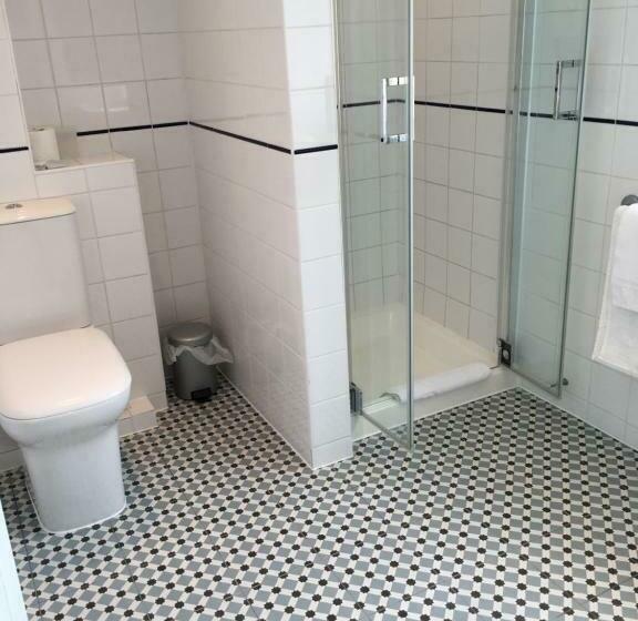 Номер Стандарт Индивидуальный, The Queen