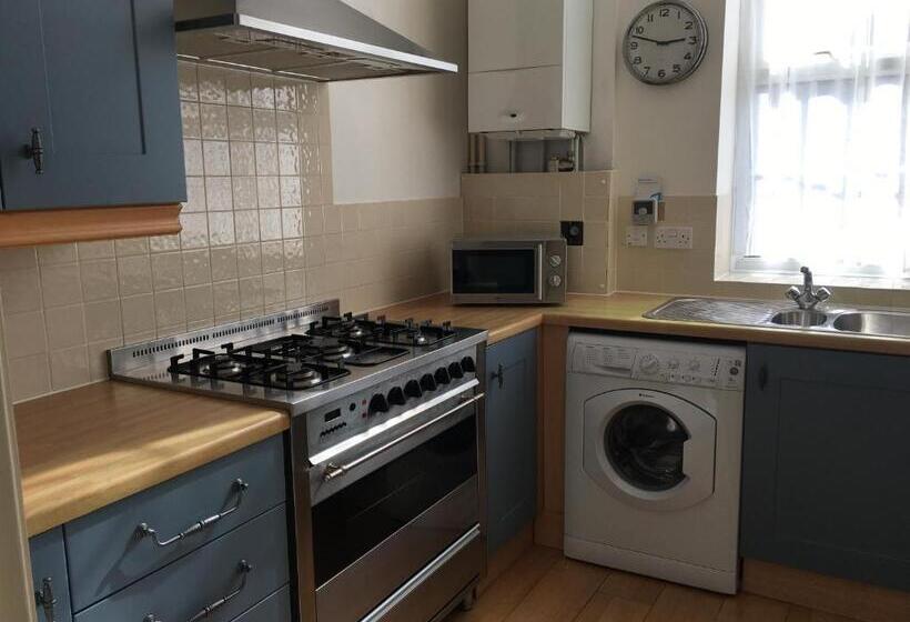 Апартаменты 2 Спальни, The Queen