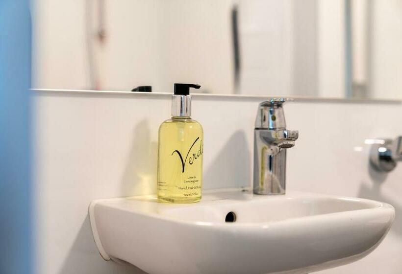 Camera Standard Accessibile ai Disabili, Easyhotel Croydon