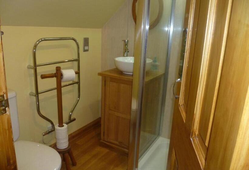 Номер Стандарт, Fraoch Lodge