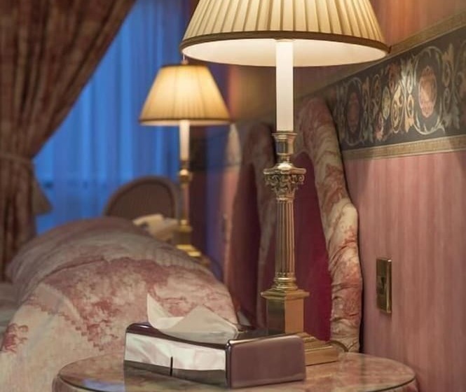 חדר דלוקס, Regency