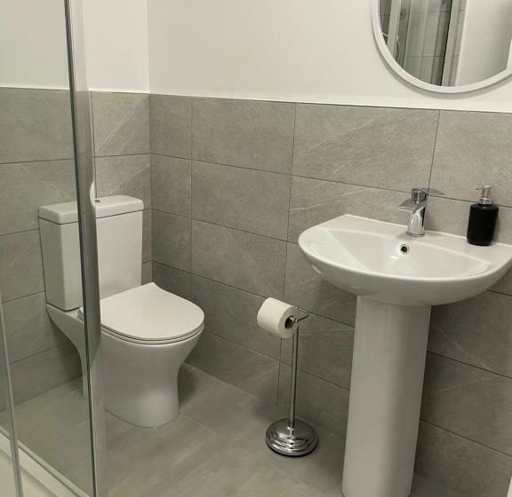 غرفة قياسية, The Banks Of Ury