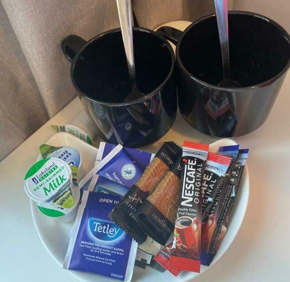 غرفة قياسية, The Banks Of Ury