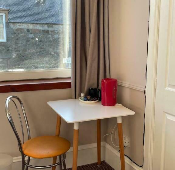 غرفة قياسية, The Banks Of Ury