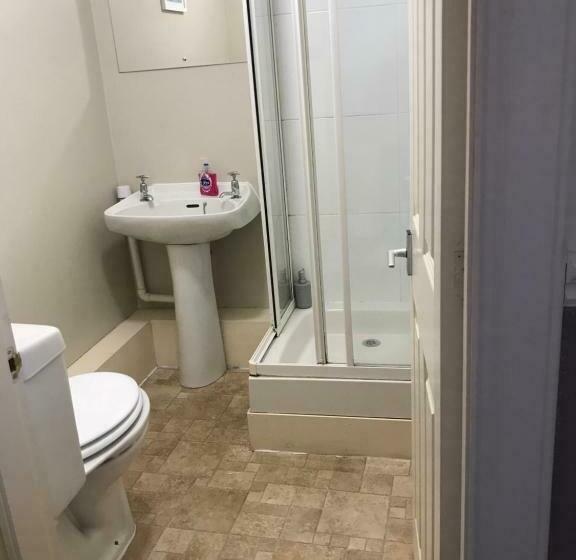 غرفة قياسية, The Banks Of Ury