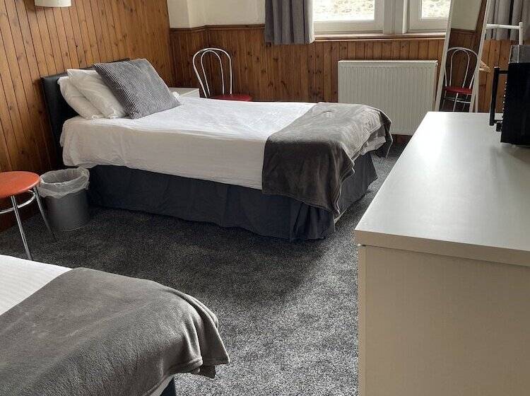 غرفة قياسية, The Banks Of Ury