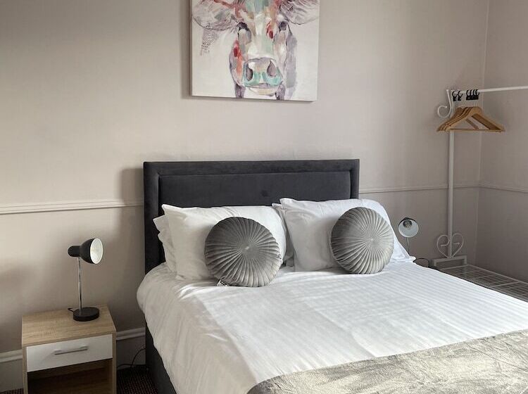 غرفة قياسية, The Banks Of Ury