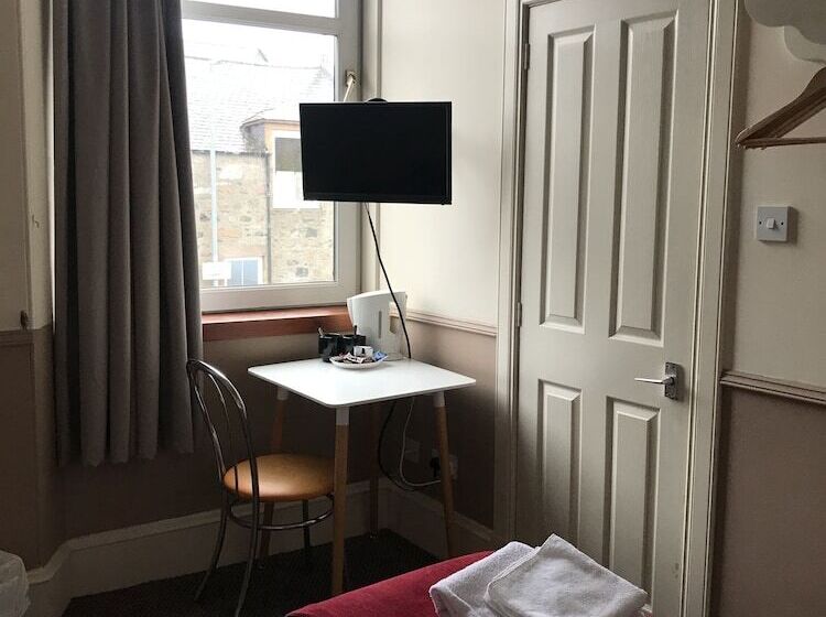 غرفة قياسية, The Banks Of Ury