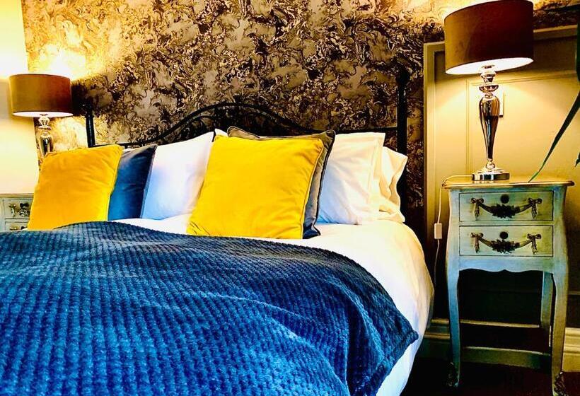 غرفة قياسية سرير كينج, The Capon Tree Town House